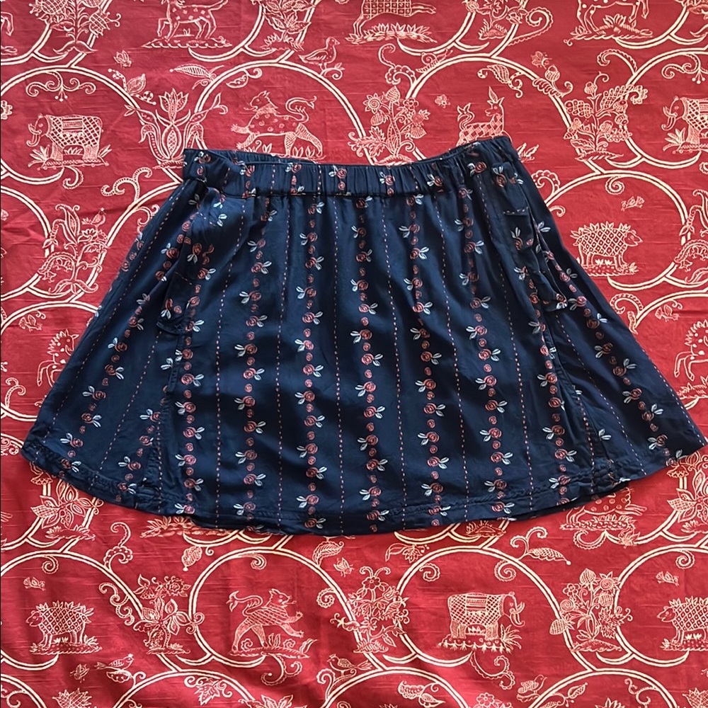 Cooperative flared Navy Blue Floral Skirt size M